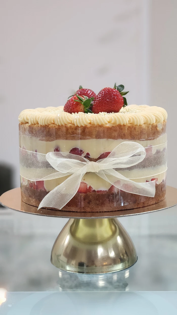 Strawberry cake with ribbon