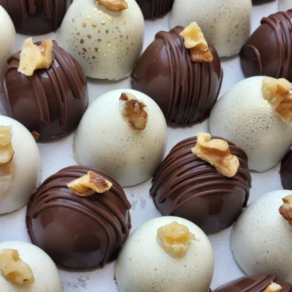 catering (1) Mixed truffles, white and chocolate